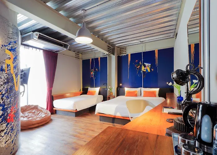 Mestyle Garage Hotel 3*