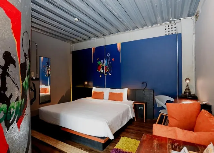 Mestyle Garage Hotel 3*