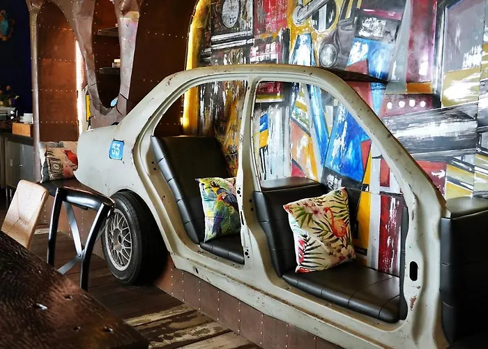 Hotel Mestyle Garage