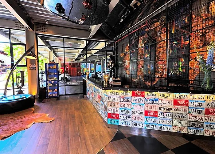 Mestyle Garage Hotel 3*